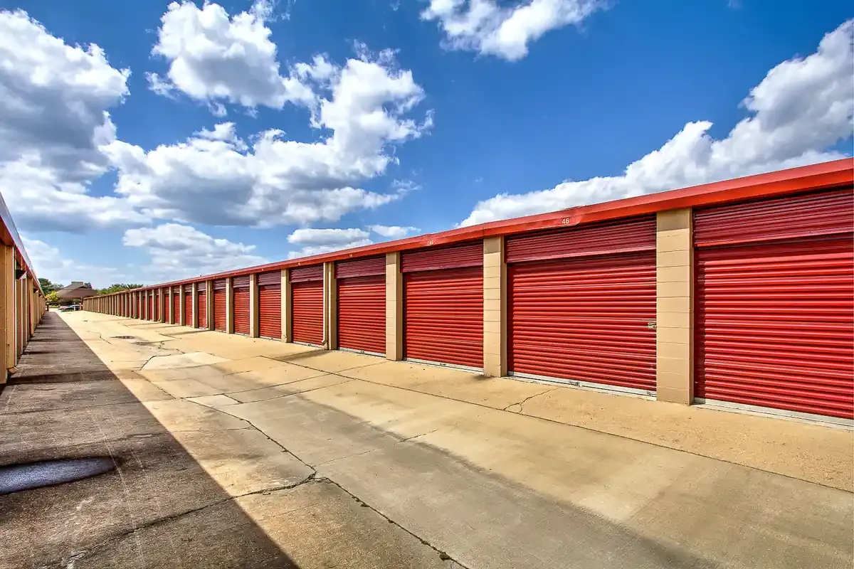 Drive up units at StorageMax